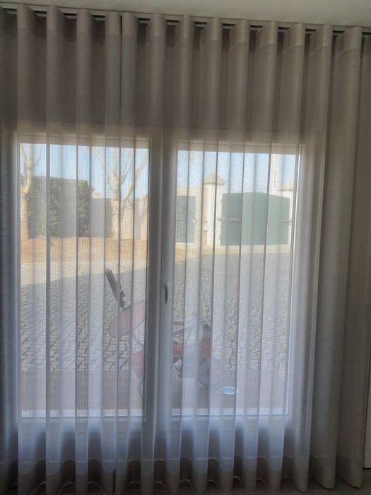 Cortinado pendente com calha em inox