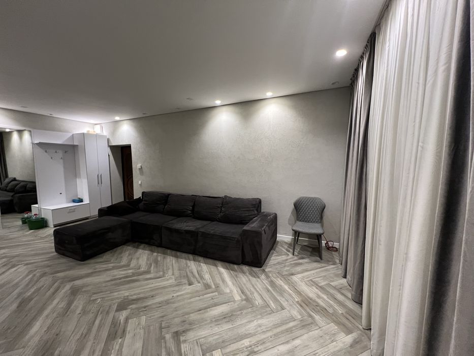 Продаж 4 кімнатноі квартири