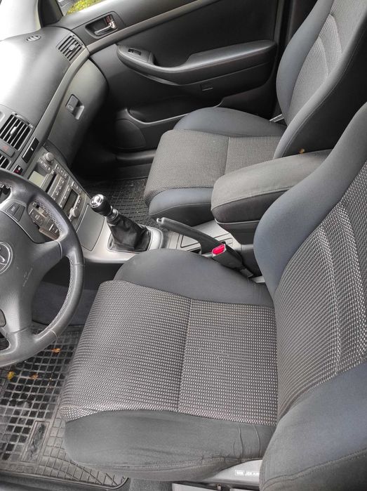 sprzedam Toyota Avensis T25