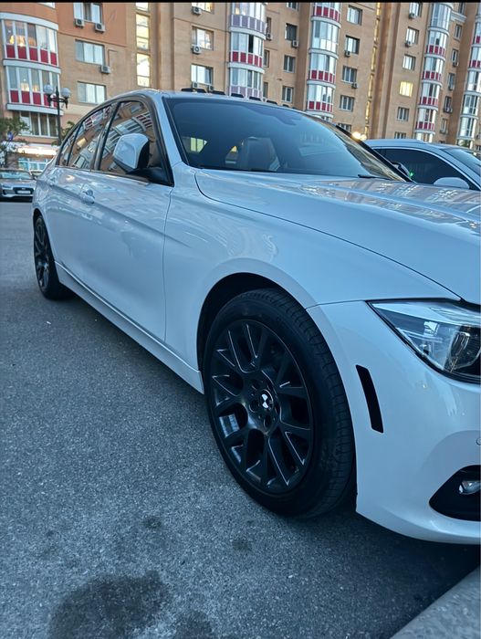 Bmw f30 2016 року