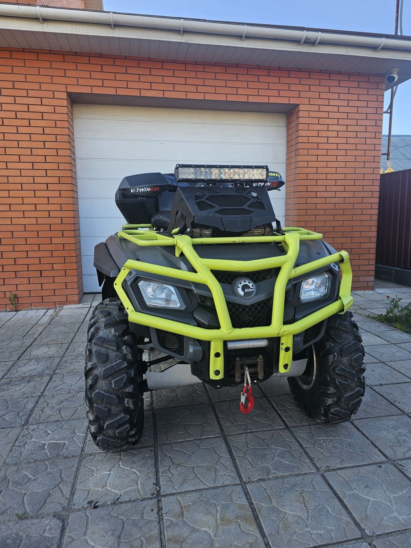 Квадроцикл BRP 800r