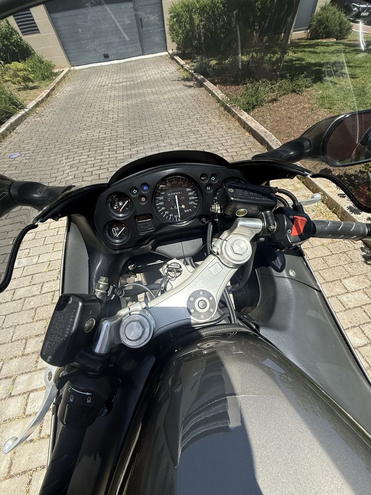 Honda CBR 1100XX SuperBlackbird imaculada