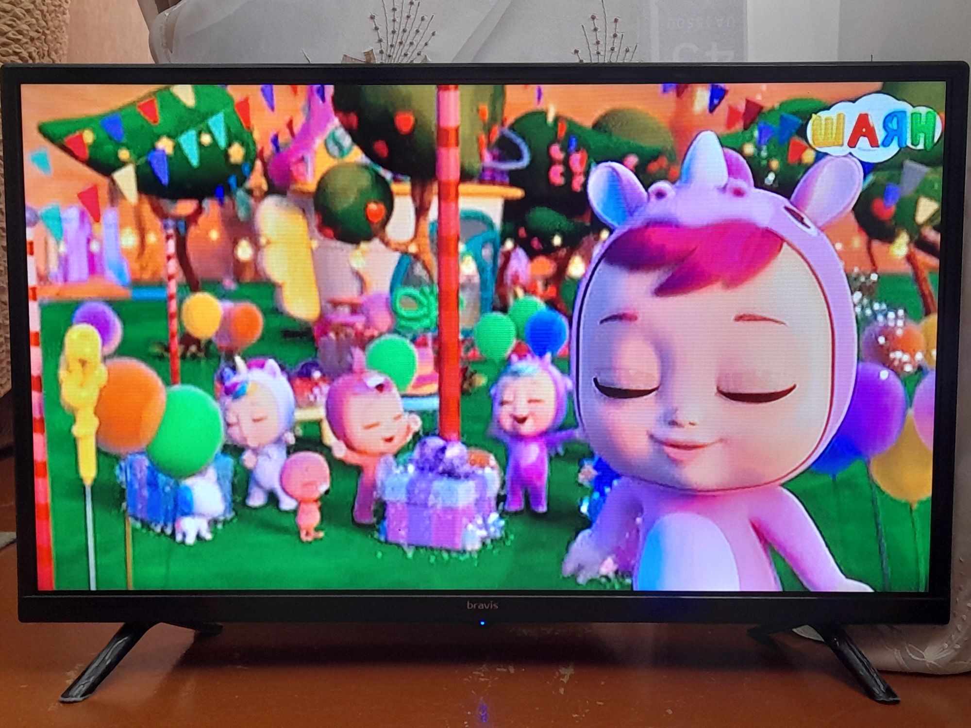 SMART LED телевизор 32"Android WI-FI с T2 тюнером