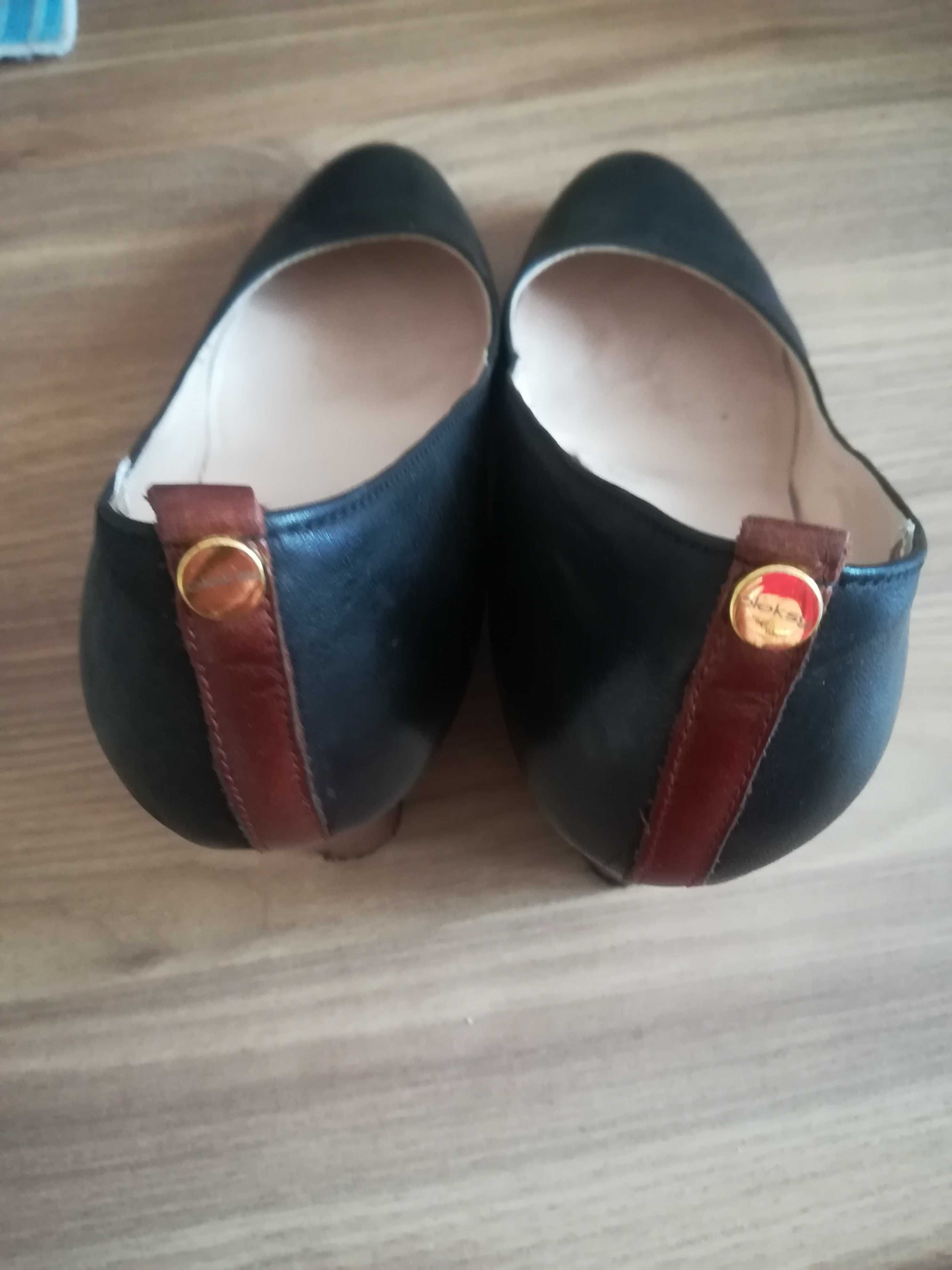 Buty na koturnie czarne r. 39.