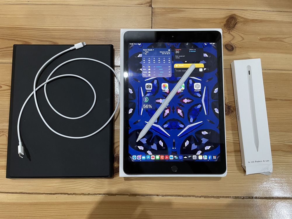 iPad 8th (2020) 32GB jak nowy, klawiatura, dwa etui 100% sprawny
