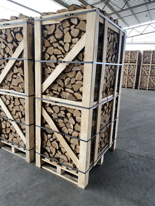 Дрова в ящиках і сітках- колоті , готові до топки .