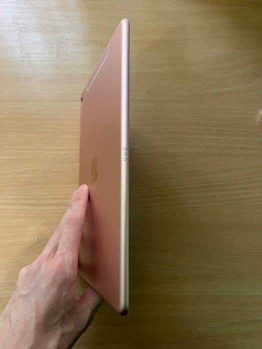 IPad 9.7 Pro 256GB LTE Gold AKB 94% в подарунок захисне скло