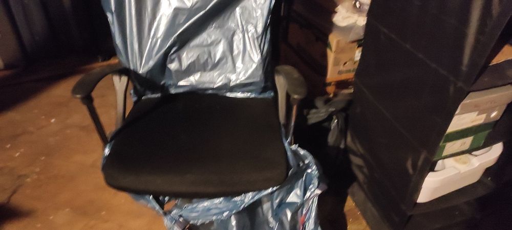 Fotel biurowy obrotowy czarny siatkowy