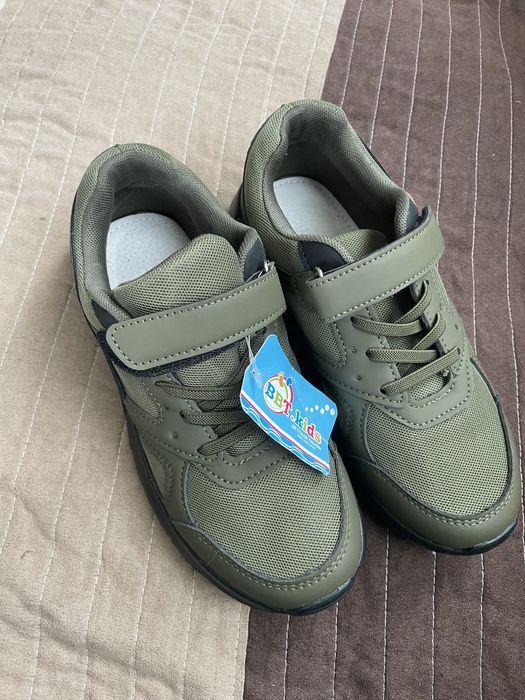 Кросівки легкі оливкового кольору