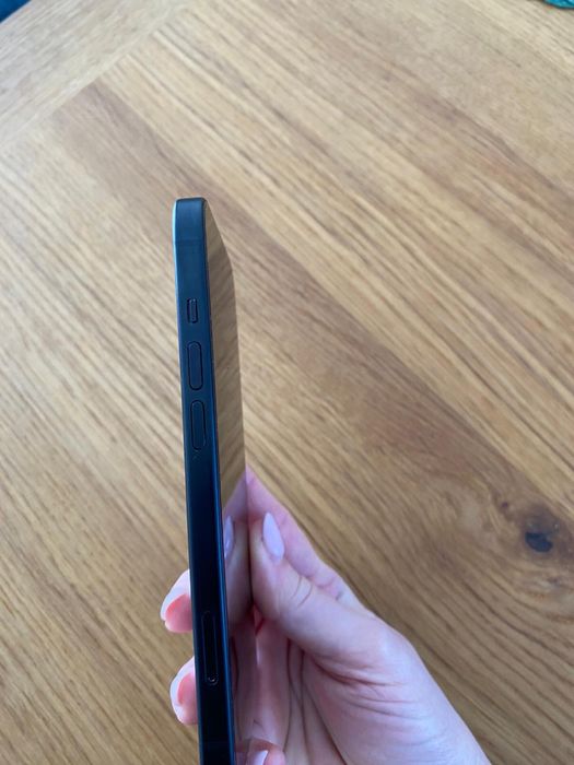 iPhone 15 128 GB w kolorze czarnym