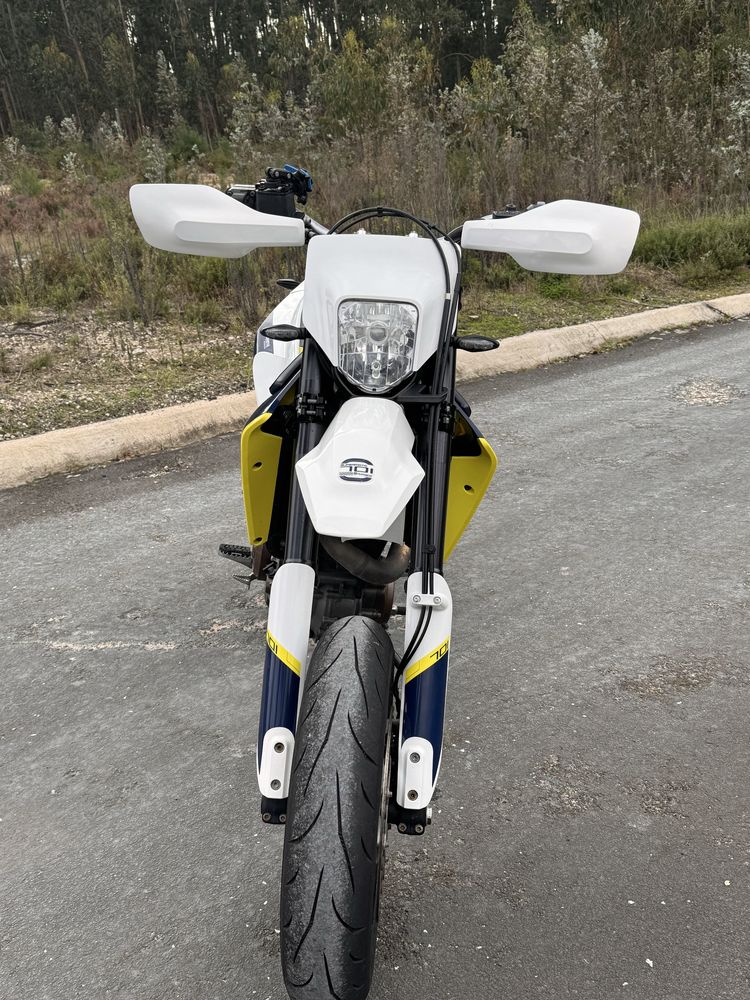 Husqvarna 701 Supermoto c/EXTRAS - 129€/mês