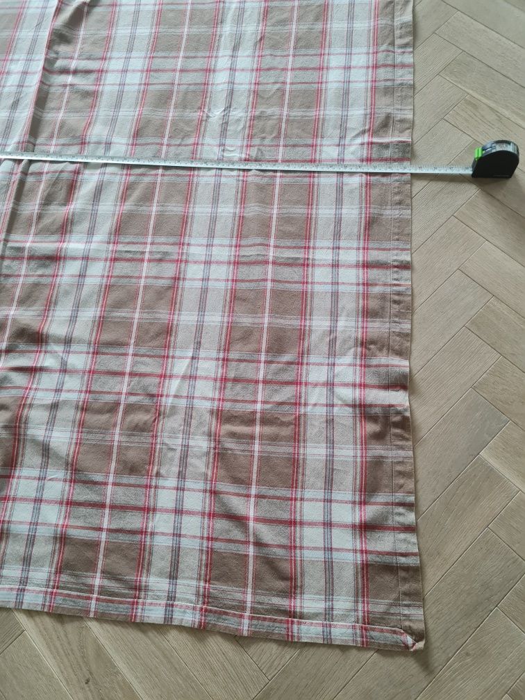 Obrus w kratkę duka