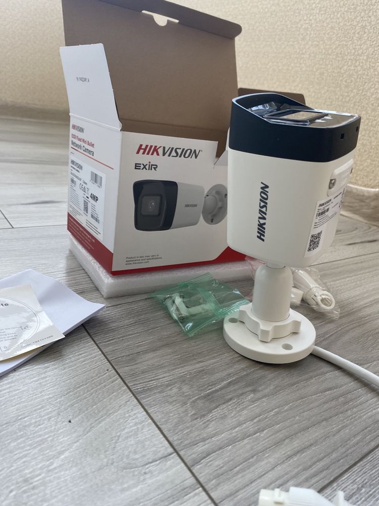 4 МП IP камера с микрофоном Hikvision DS-2CD1043G2-IUF