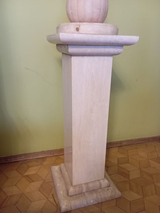 Kolumna,stolik,podstawka.Marmur