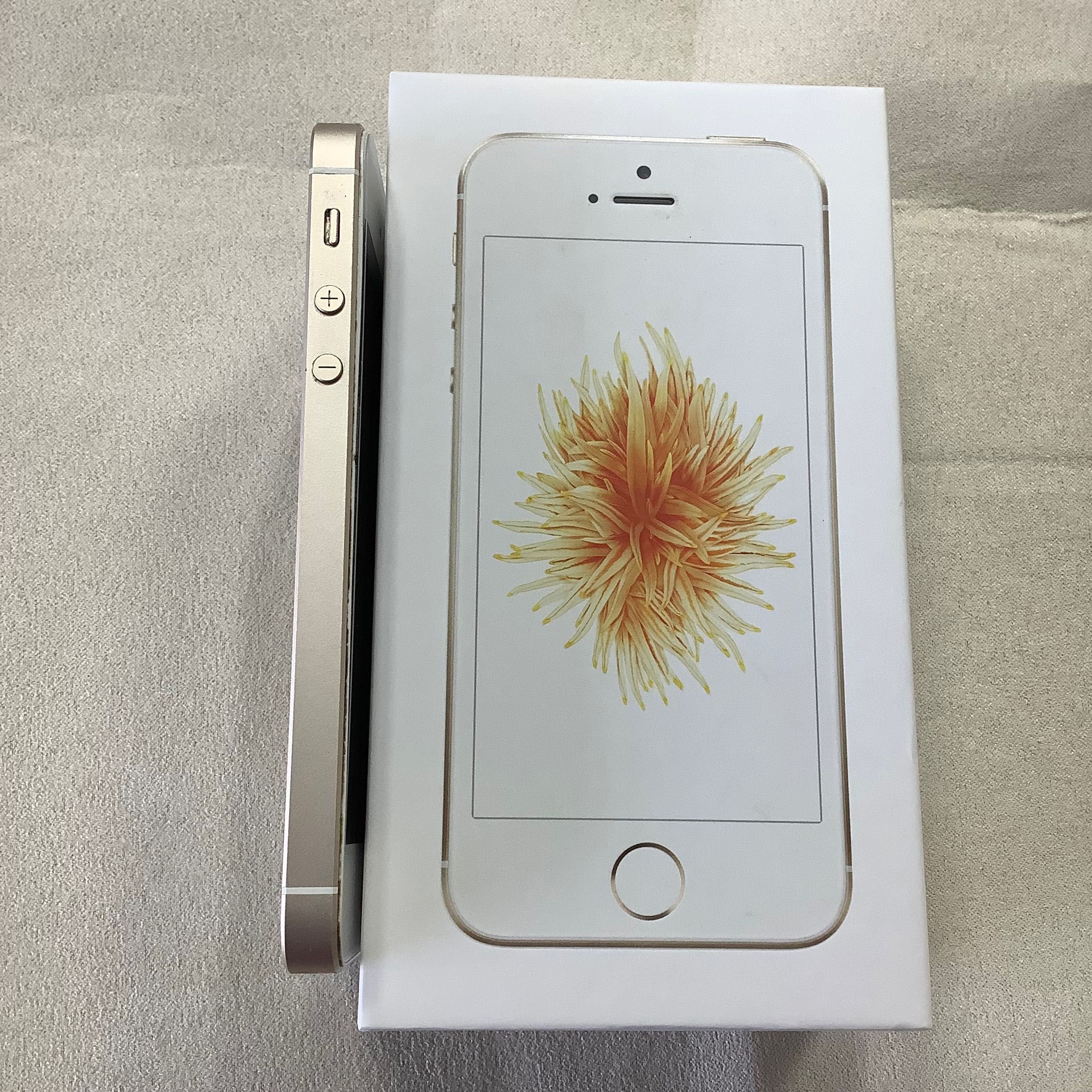 iPhone SE dourado 16 GB