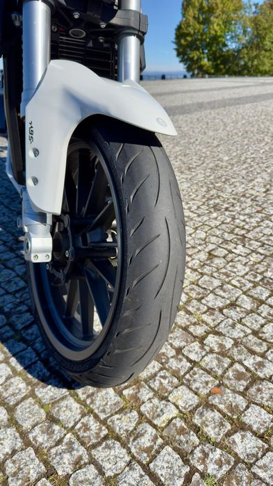 Vendo mota Benelli BN 251 de 2019, 249cc, em muito bom estado.