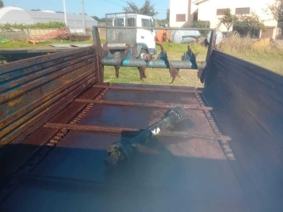 Reboque agricola espalhador de estrume - usado