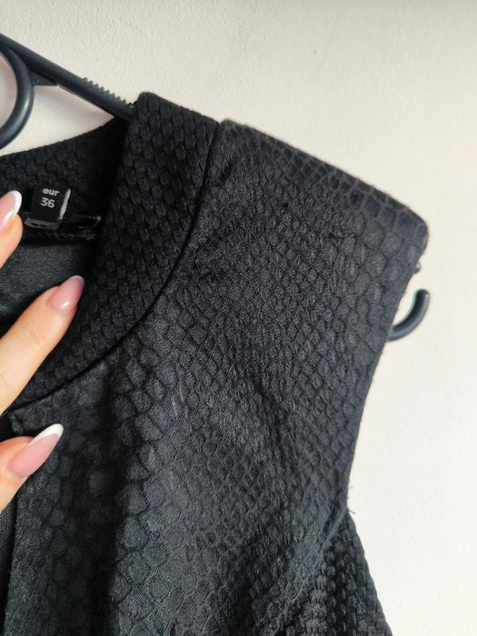 Stylowa czarna sukienka marki River Island w rozmiarze S (36)