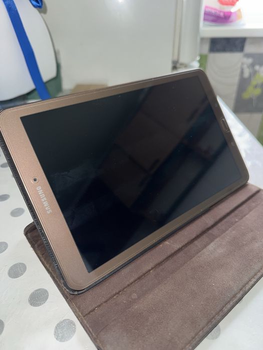 Планшет Samsung GALAXY TAB E