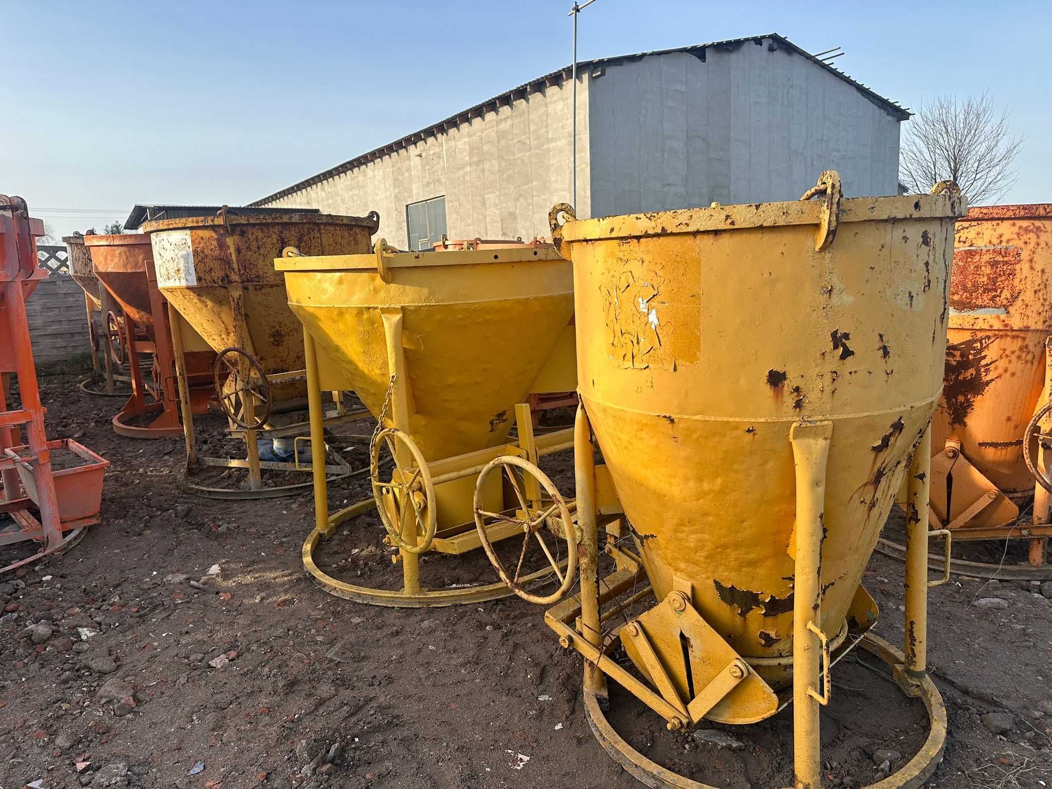 Zbiornik lej do betonu 1200l pod suwnicę/dźwig pojemnik zrzutowy