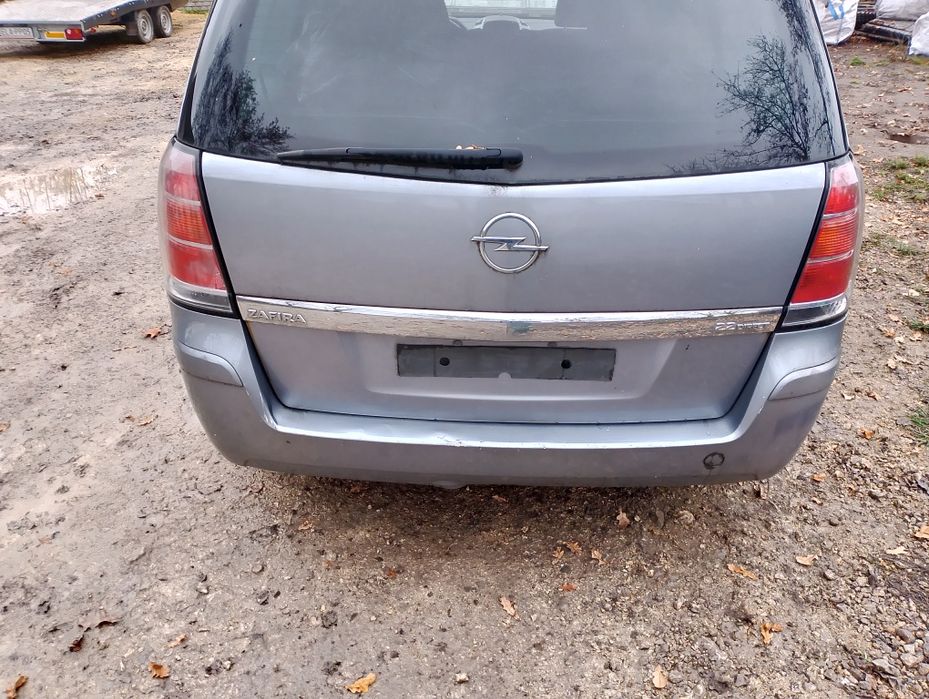 Klapa tył opel Zafira b z163