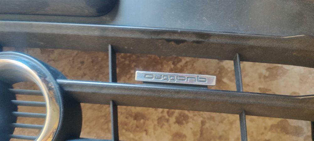 Решетка радиатора AUDI A4B8
