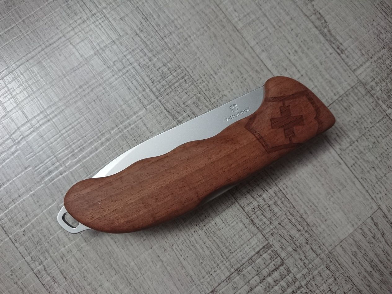 Nóż Victorinox Hunter Pro Wood