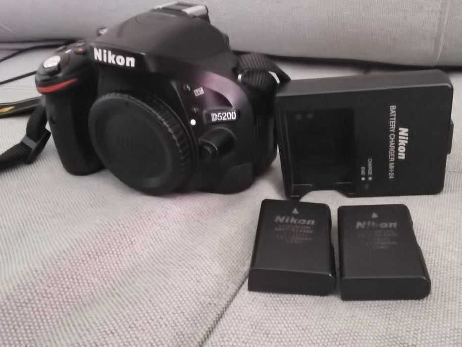Nikon D5200 USADA + carregador + bateria extra como nova