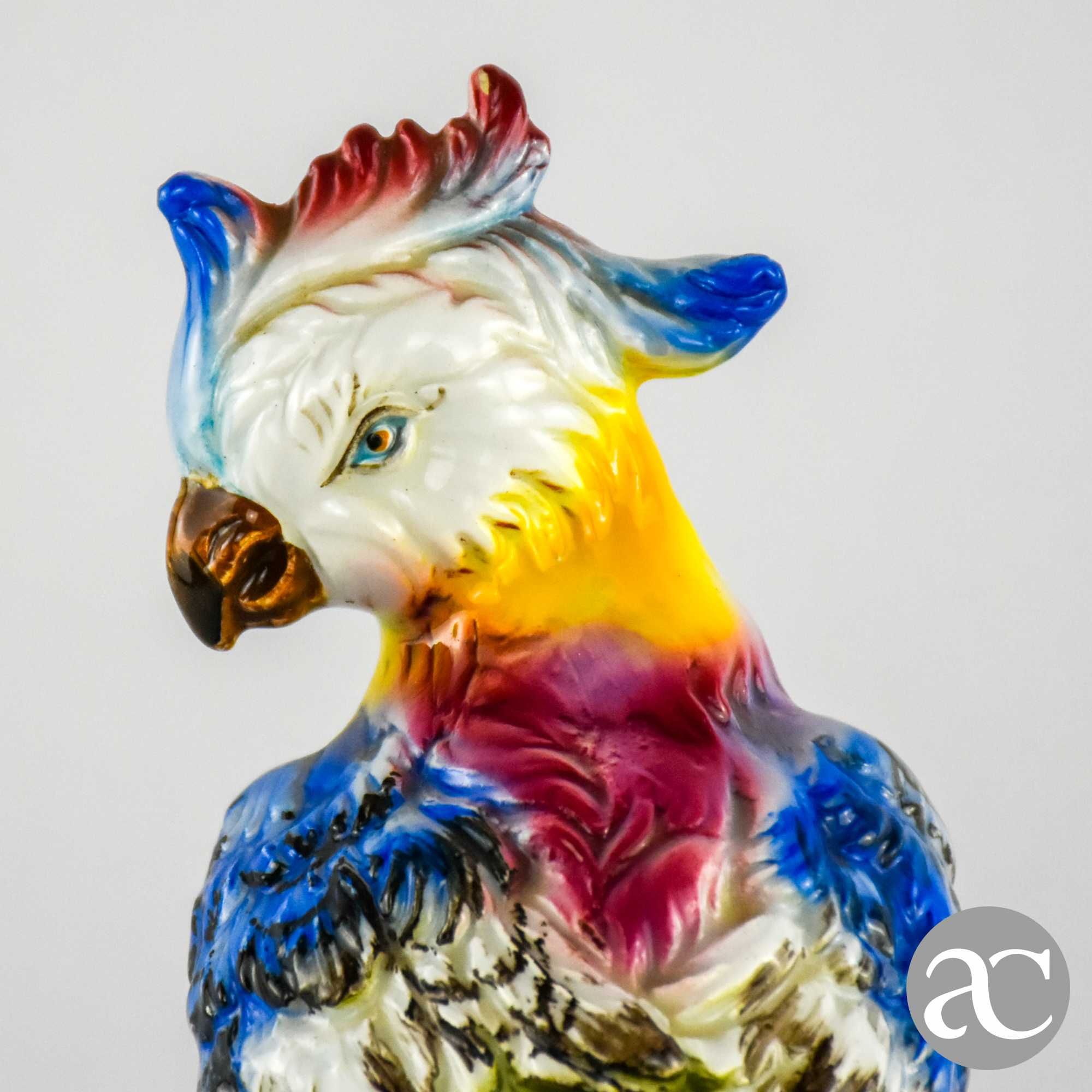 Grupo escultórico de pássaro em porcelana Europeia