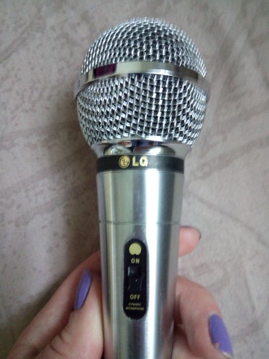 Микрофон LG для караоке / DVD- проигрывателя