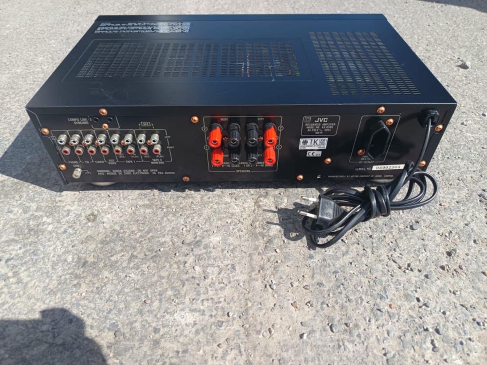 wzmacniacz marki JVC model AX-R5.