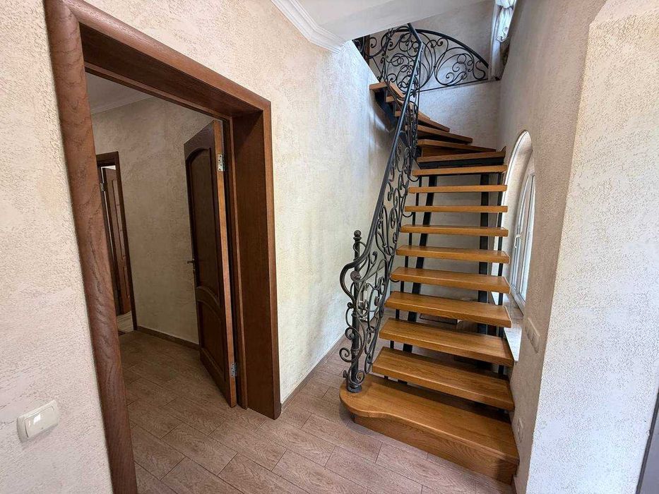 Оренда 4к будинку з гаражем на Карачунах