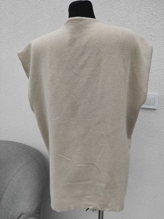 Beżowa ciepła kamizelka damska narzutka na guziki