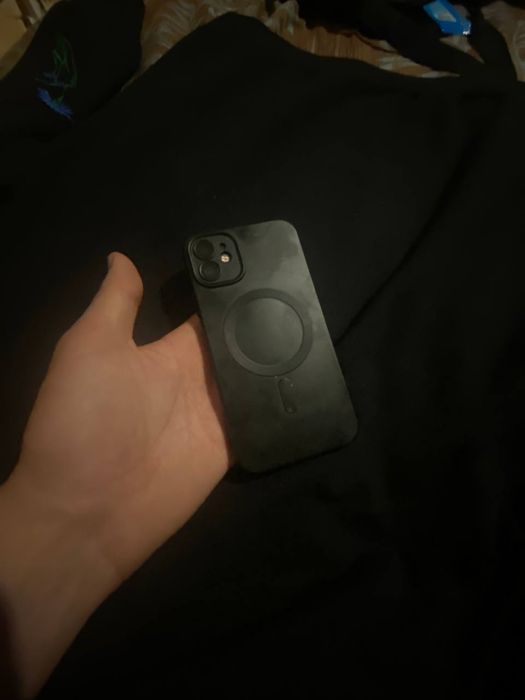 iPhone 11,сірого кольору