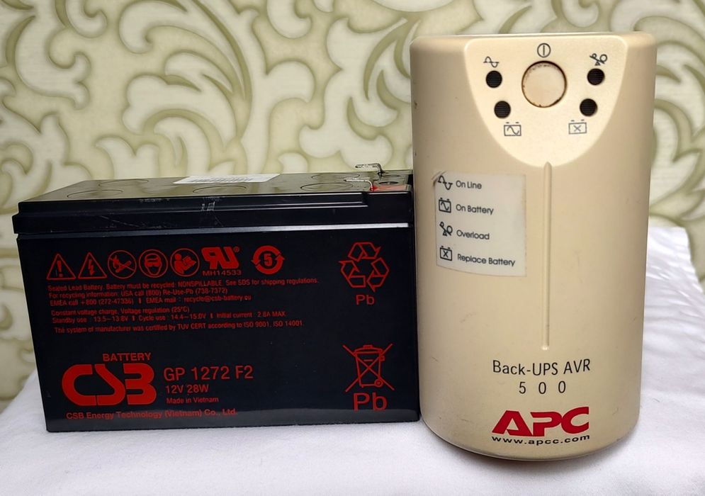Безперебійне живлення (ДБЖ) з акумуляторами APC Back-UPS RS 500 / AVR