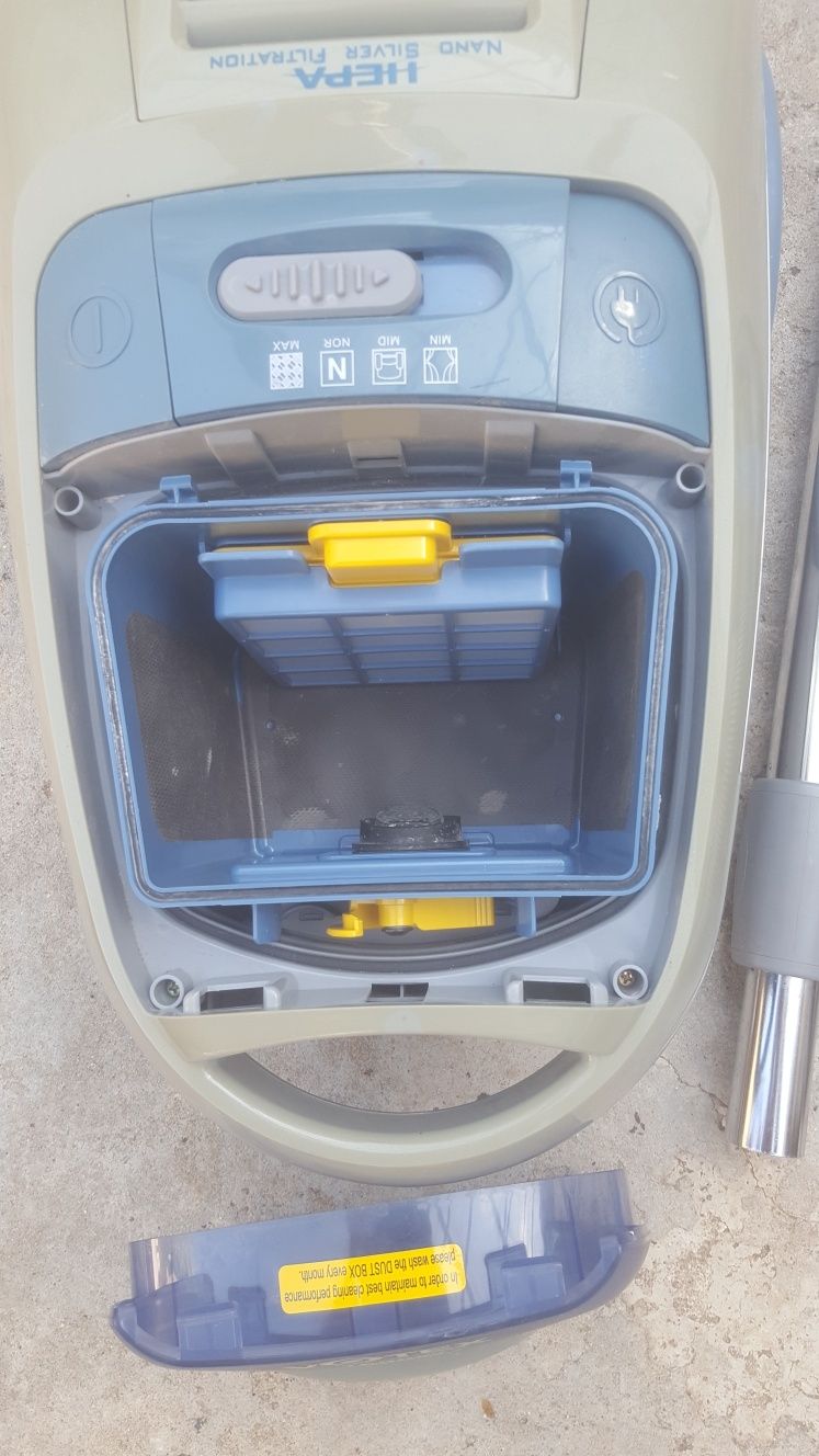 Aspirador sem saco só utilizando uma vez como novo