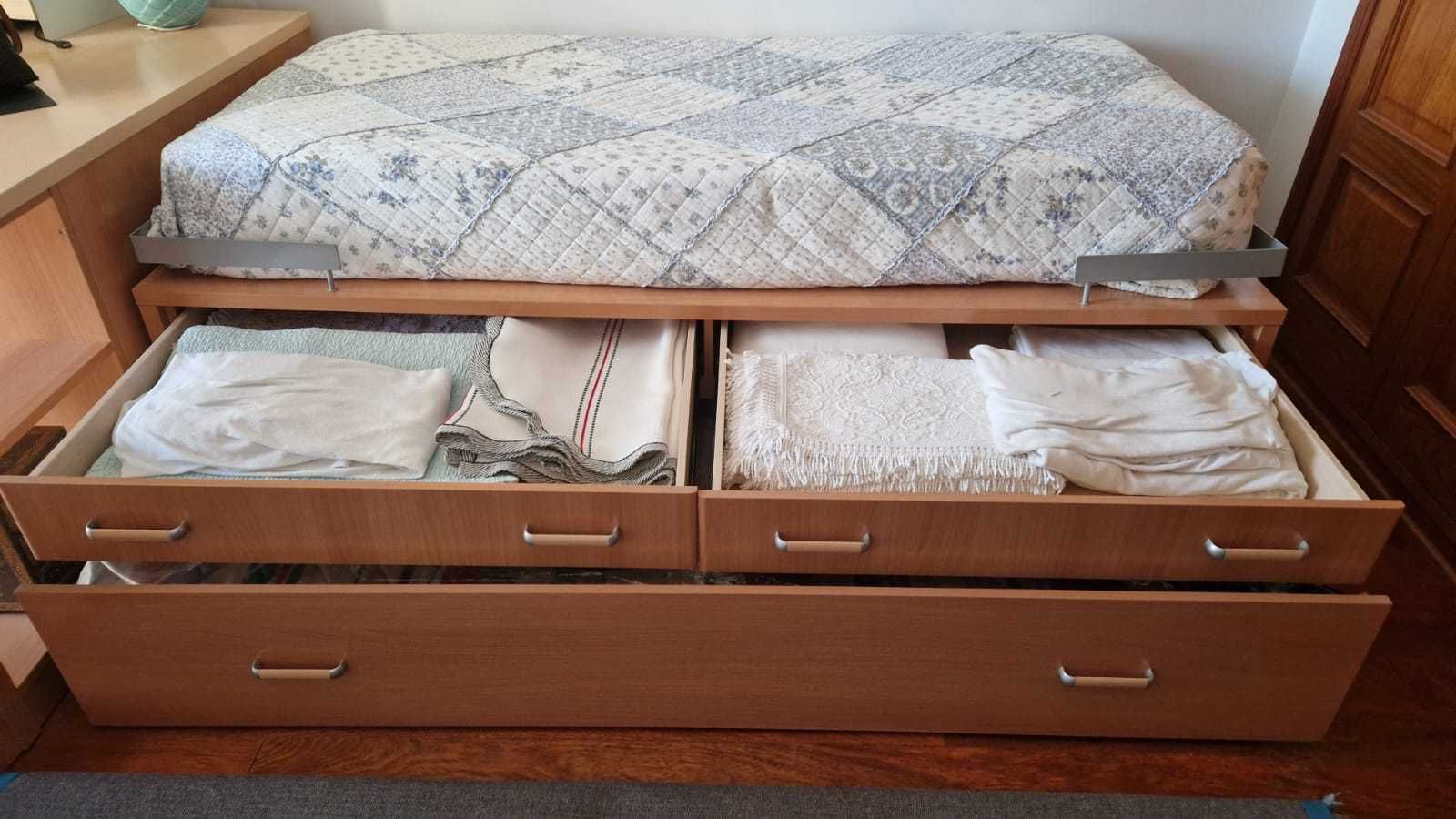 Cama de solteiro com gavetão-cama