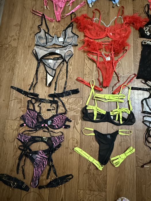 Комплект еротичної білизни труси ліф гартери пояс перчатки белье