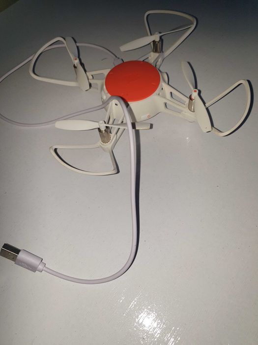 Dron zdalnie sterowany