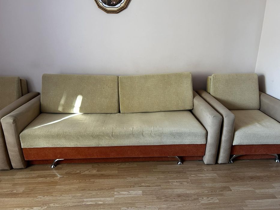 Диван та мягкі крісла