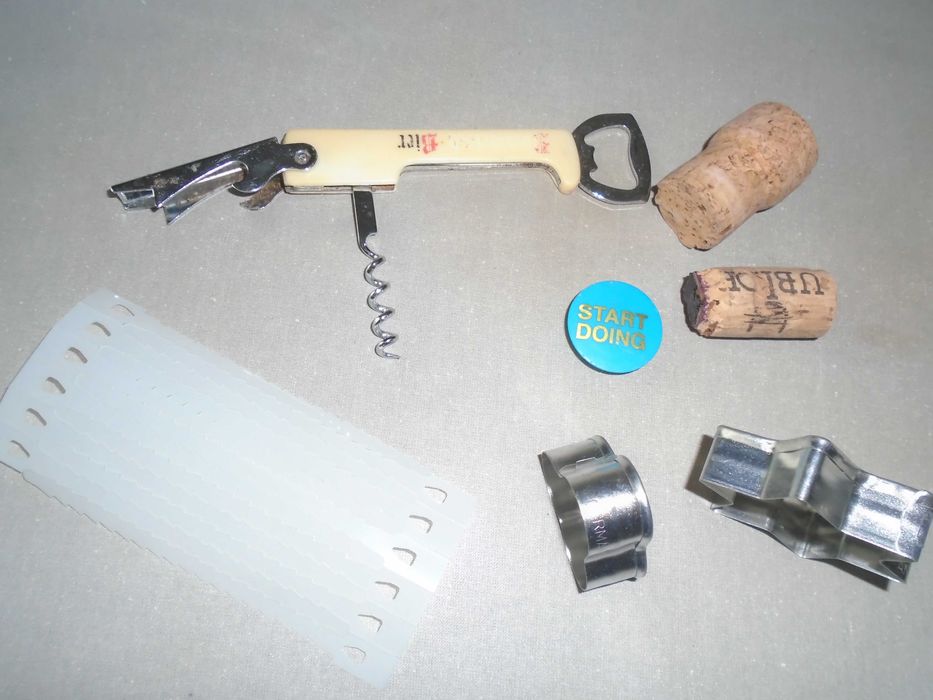 otwieracz kapslowy z korkociągiem magnes korki i inne