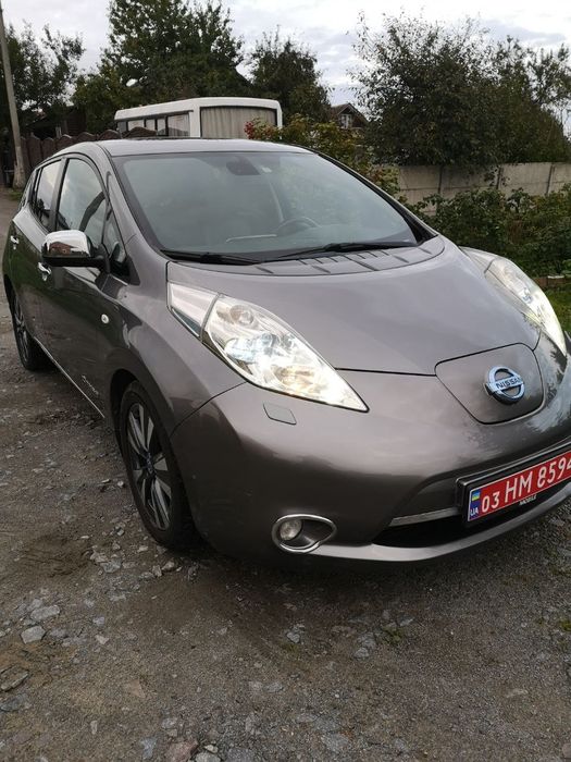 Nissan Leaf 2013 в максимальній комплектації Tekna.