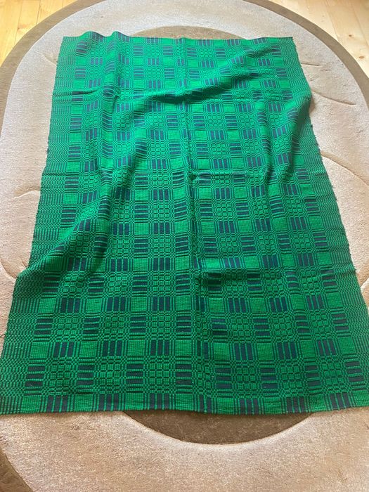 Wełniana narzuta 100% wełna – ciepła, naturalna, stylowa