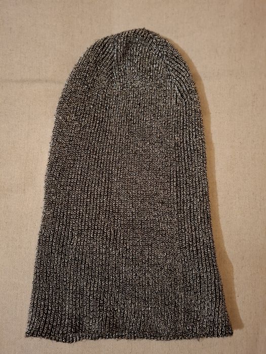 Srebrna czapka Bershka