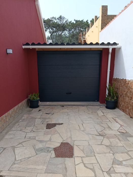 Moradia T4 Remodelada a 1 km da Praia de São Julião, com estúdio e ane