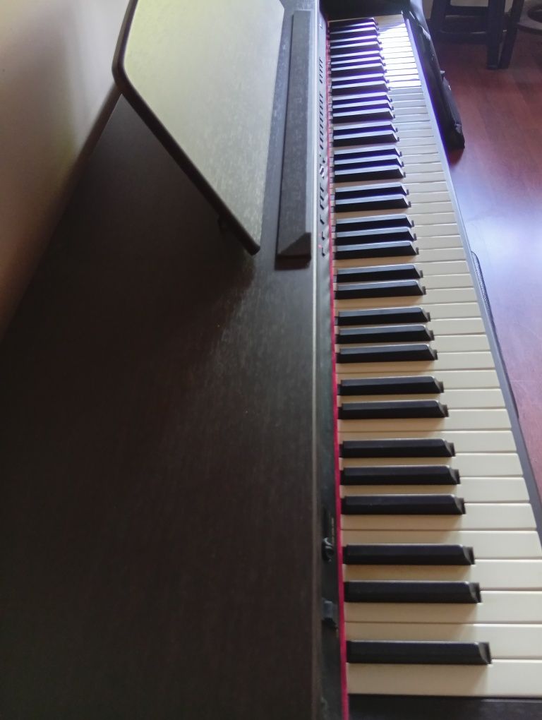 Vendo Piano Marca ORLA marca italiana+Banco+Almofada (Negociável)