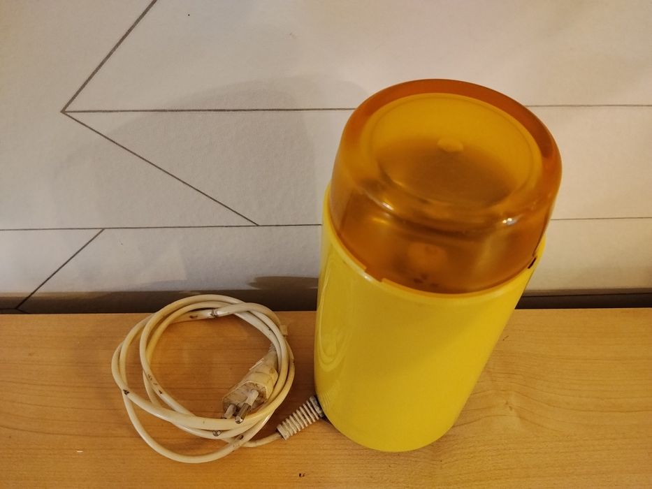 Elektryczny młynek do kawy z czasów PRL