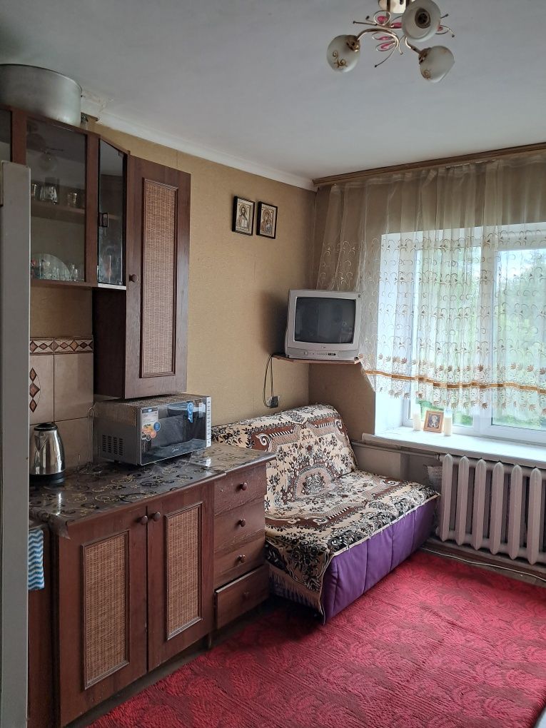 Продається дві кімнати в гуртожитку.