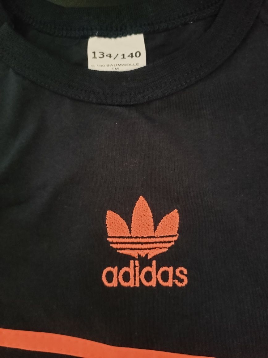 świetny nowy t-shirt Adidas 134/140