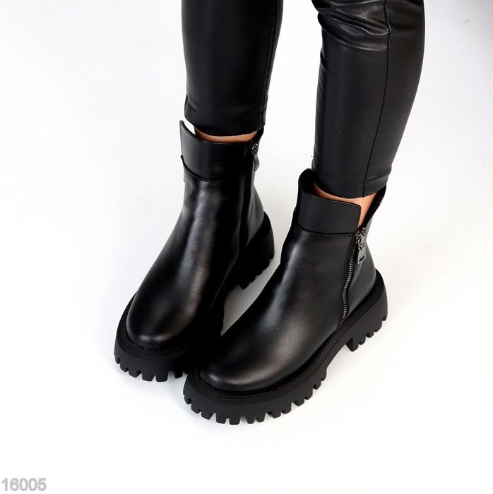 Жіночі шкіряні зимові черевики в кольорах